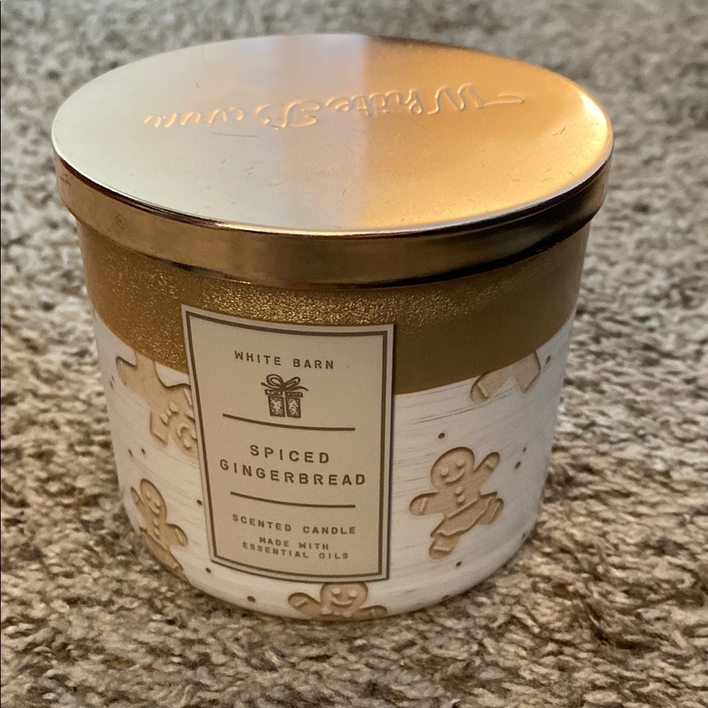 White Barn Spiced Gingerbread Candle